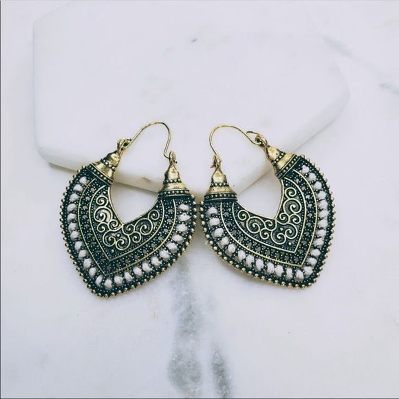 Eye Pop Supply Jewelry - Antique Gold Color Heart Earrings